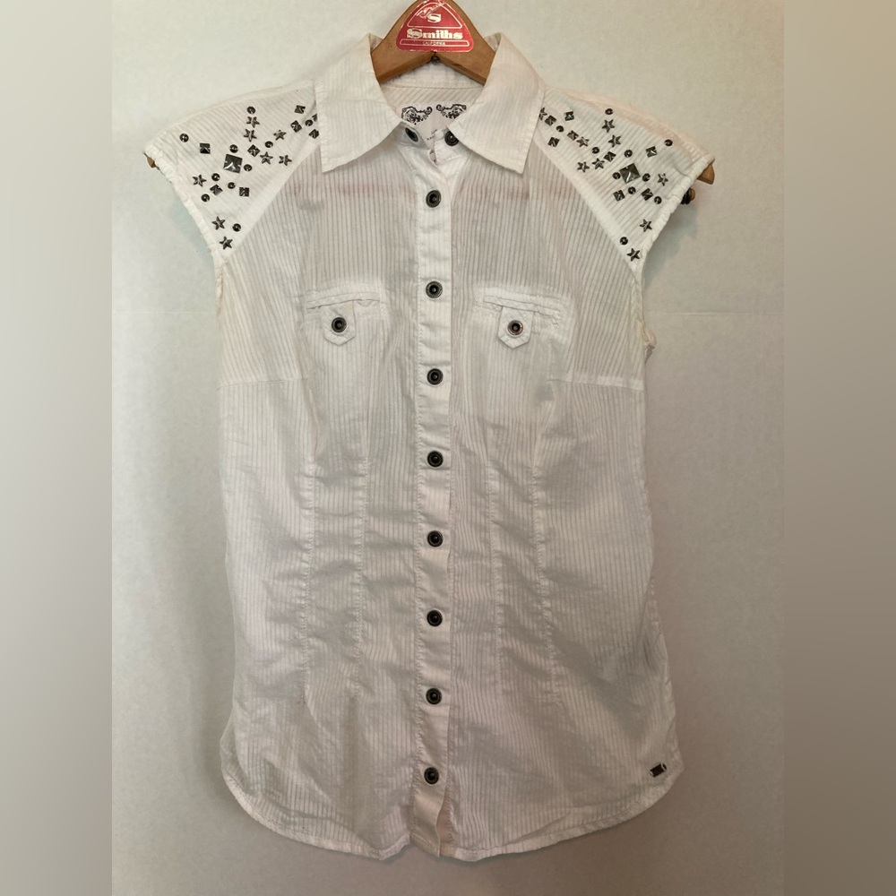 Guess 🟣 GUC Cap Sleeve Button Up Studded Top